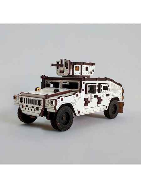 Військовий позашляховик, білий