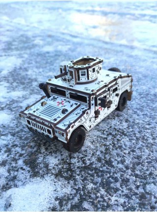 Військовий позашляховик, зимовий камуфляж