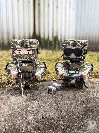 Пілот FPV-дрона з паперу