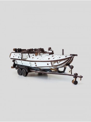 Морской дрон камикадзе из дерева, белый